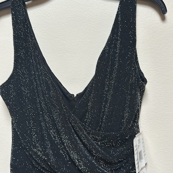 Jones New York holiday dress. - Picture 2 of 7